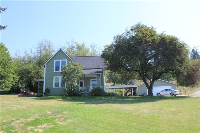Building Photo - 4 Bedroom, 1 Bathroom Home in Bow!