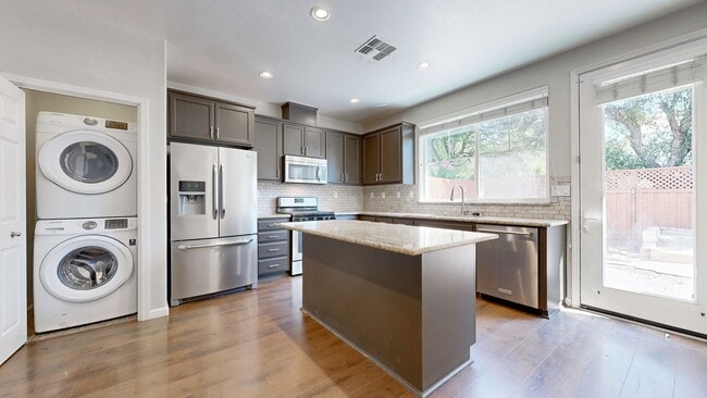 Building Photo - Coming Soon! Beautiful 3 bedroom 2.5 bath ...