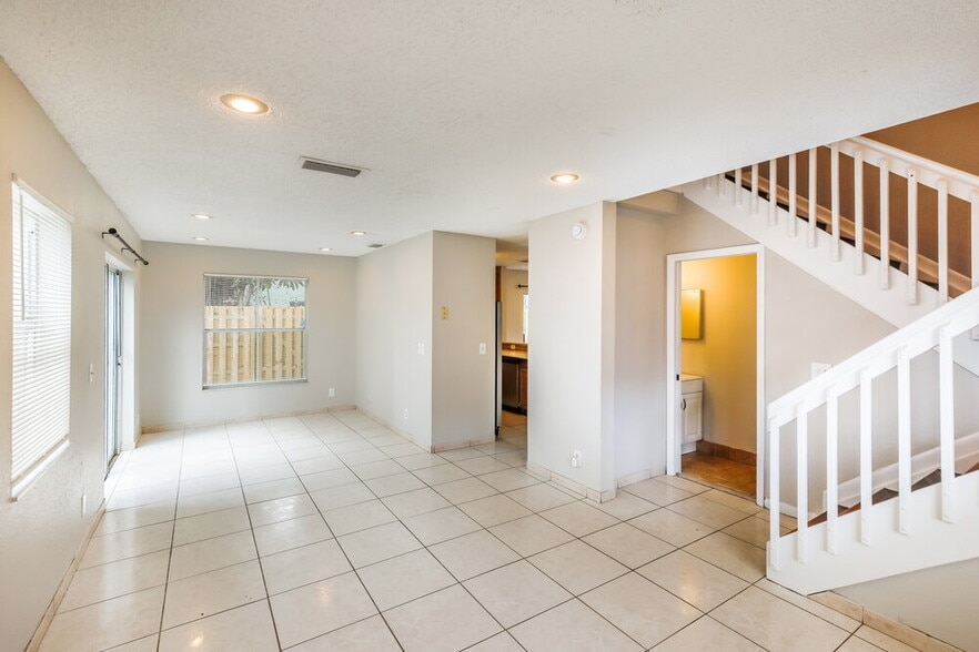 Building Photo - 6701 Fern St