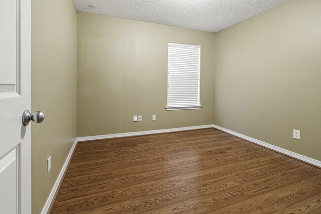 Building Photo - 9534 Laa Ln Ct