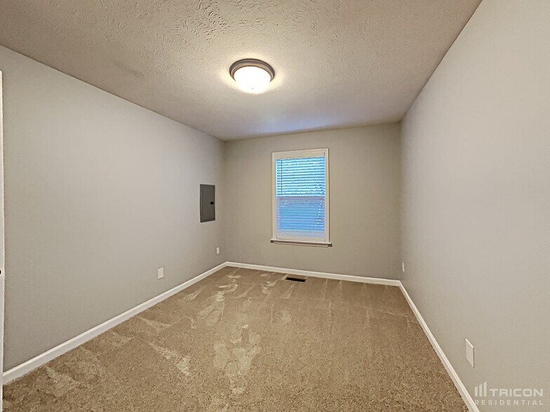 Building Photo - 1605 Mary Ct