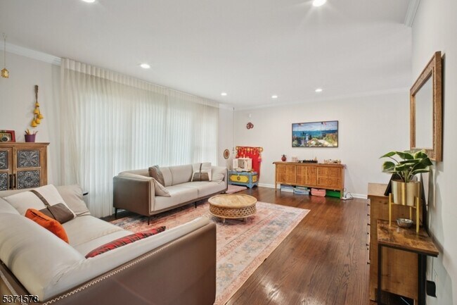 Building Photo - 5 Trombley Dr