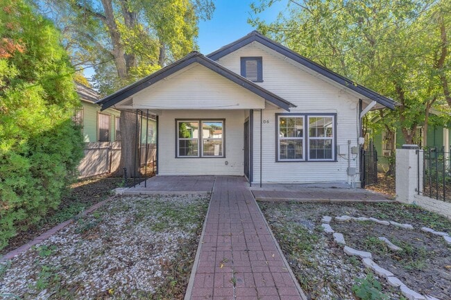 Building Photo - All Units Are Available With Brandnew Full Appliance Package