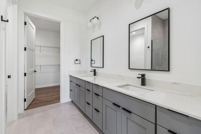 Building Photo - New Construction Townhome For Lease downtown Tampa, Ybor City, Gas Worx