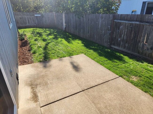Building Photo - Newly updated 3-bedroom, 2-bathroom duplex...