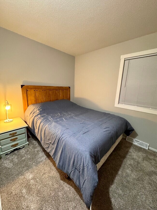 Building Photo - 1005 21st St S