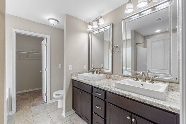 Building Photo - 426 Eisenhower Dr