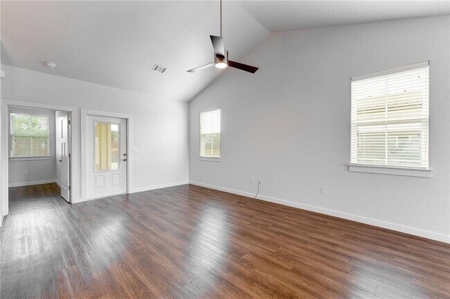 Building Photo - 400 Rose Dr