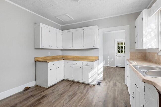 Building Photo - 621 Fairfax Ave