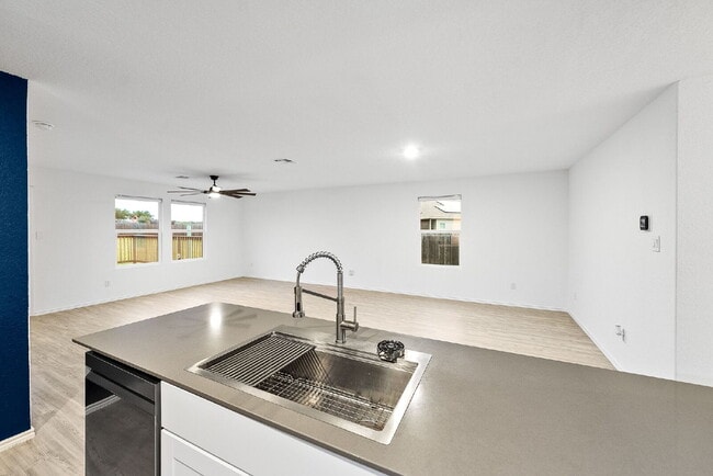Building Photo - 2 WEEKS FREE RENT with any Lease Signed by June 2026!!!