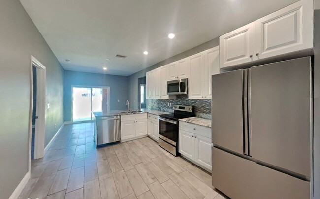 Building Photo - Charming 3BR House in Tampa