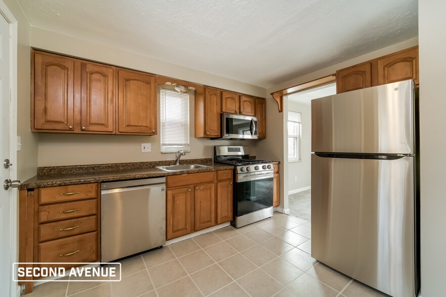Building Photo - 175 Mahoning Dr