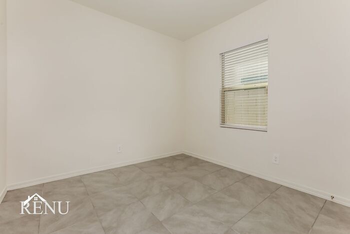 Building Photo - 35621 W San Capistrano Ave