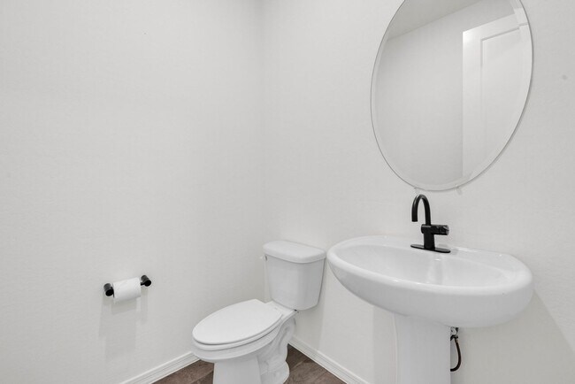 Building Photo - Newly Built 4-bed / 2.5 Bath Home in Quiet...