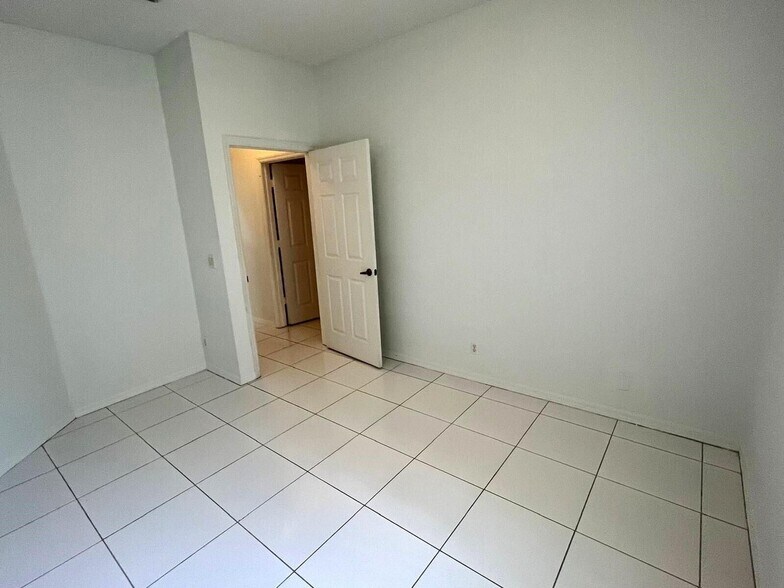 Building Photo - 3166 Via Poinciana