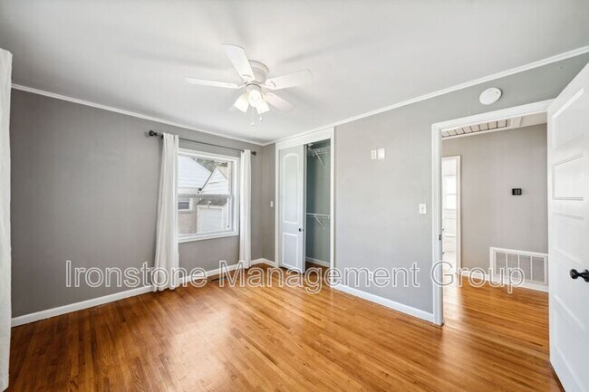 Building Photo - 1414 S Sandusky Ave