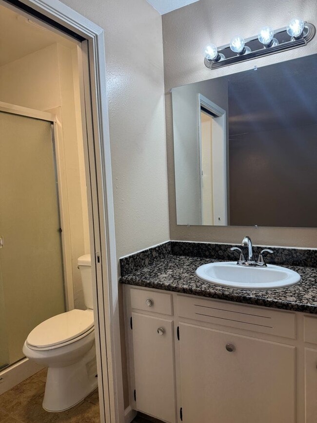 Building Photo - Great home in an established neighborhood