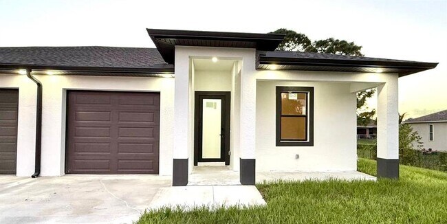 Building Photo - 1043 Albany Ave