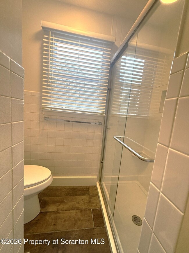 Building Photo - 15 Little St