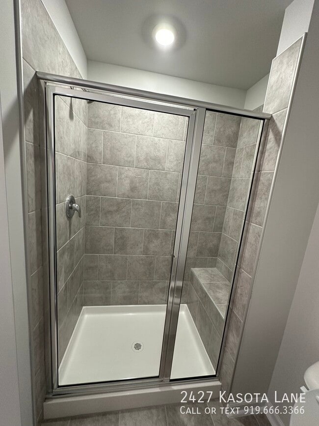 Building Photo - 2427 Kasota Ln