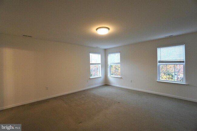 Building Photo - 1013 Chapman Cir