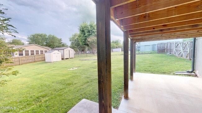 Building Photo - 613 Arlington Dr