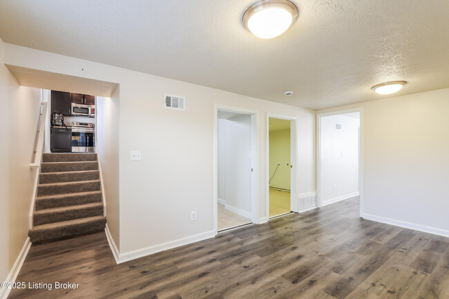 Building Photo - 9420 Wood Hollow Rd