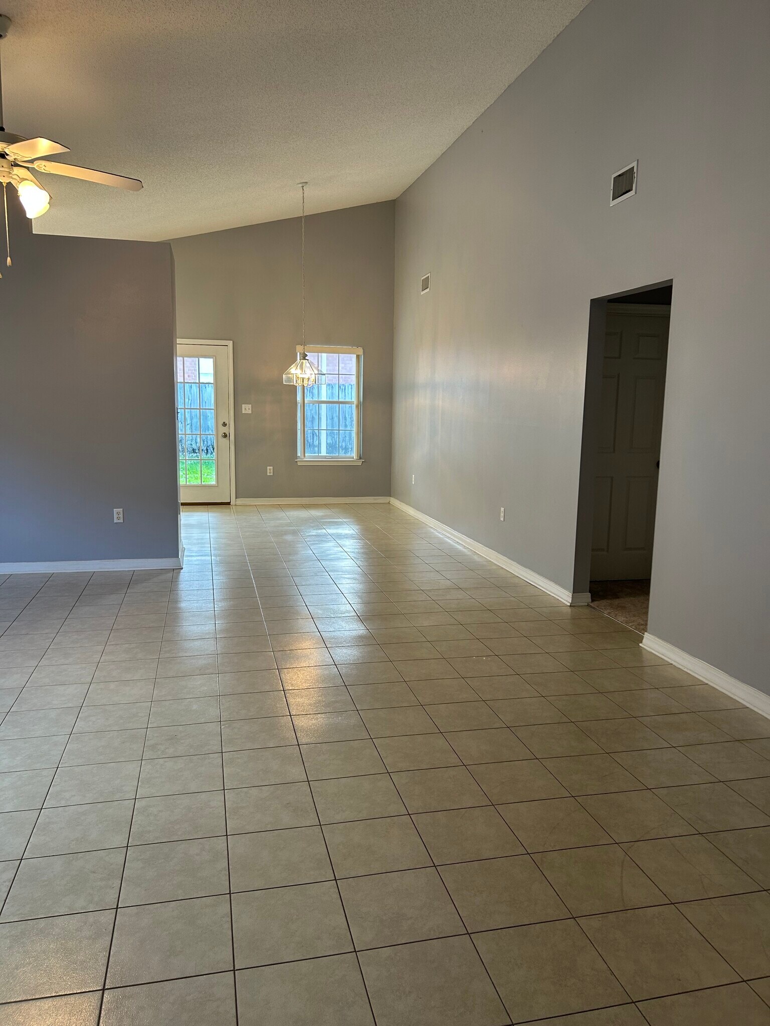 Building Photo - 4639 Sunsail Cir