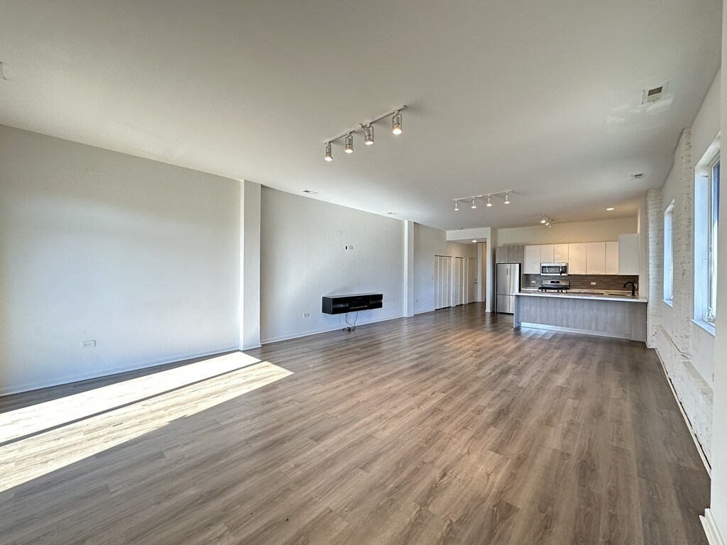 Building Photo - 2550 S Wabash Ave