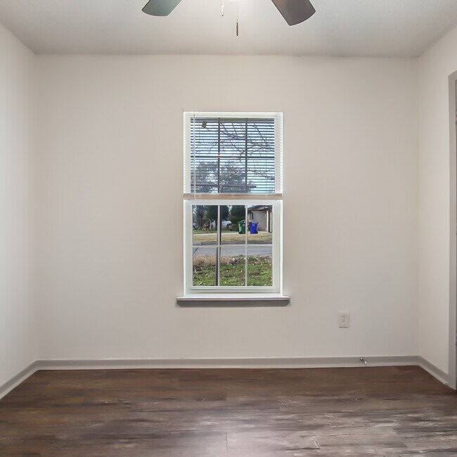 Building Photo - 3BR/1.0BA Single Family - Seagoville