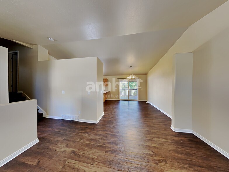 Building Photo - 543 Canyon View Dr