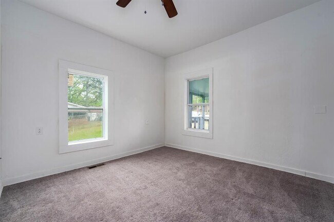 Building Photo - 3230 Arlington Ave