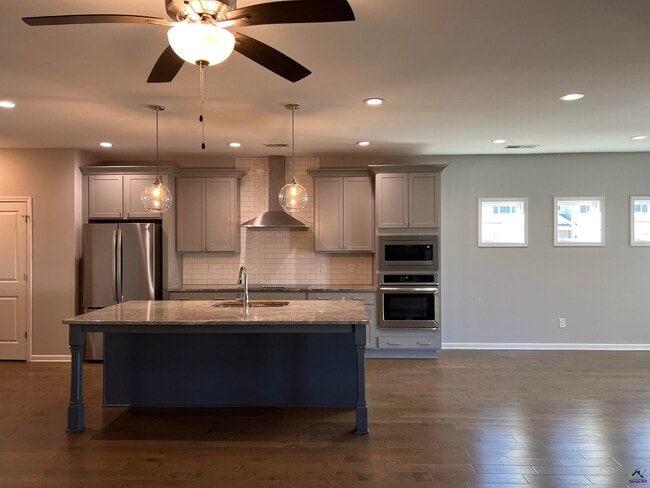 Building Photo - 401 Tivoli Wy