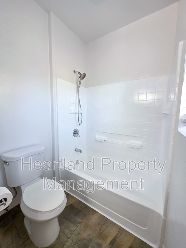 Building Photo - 690 N Grape St