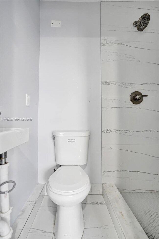 Building Photo - 3633 SW 12th Ct