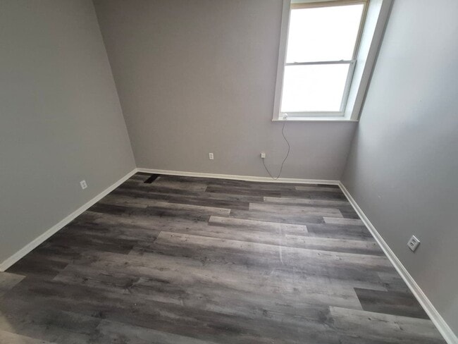 Building Photo - 1019-1021 Columbia St.