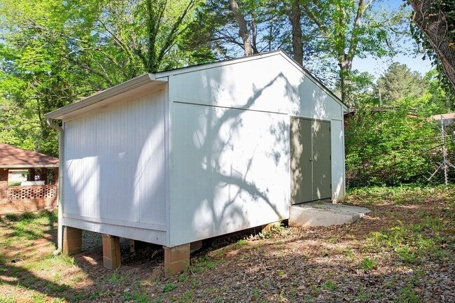 Building Photo - 2837 Hermosa Dr