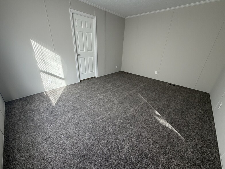 Building Photo - 38027 Leverette Ave