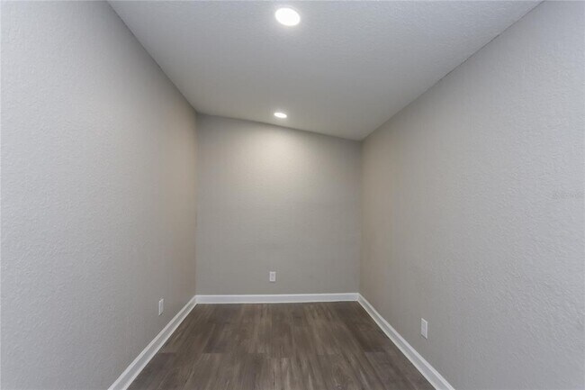 Building Photo - 7144 35th Ave N