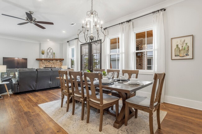 Building Photo - 164 Markham Dr