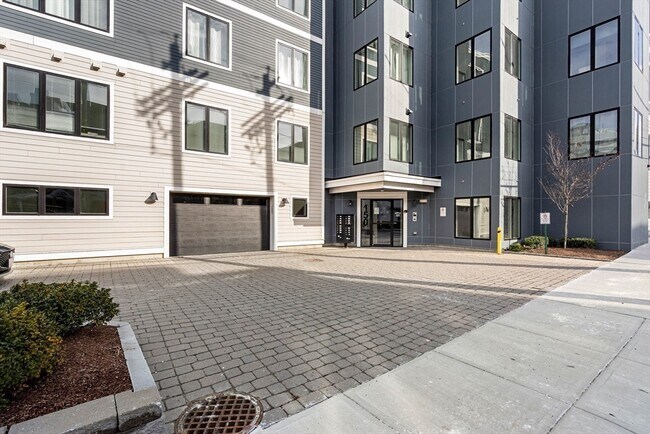 Building Photo - 150 Hancock St