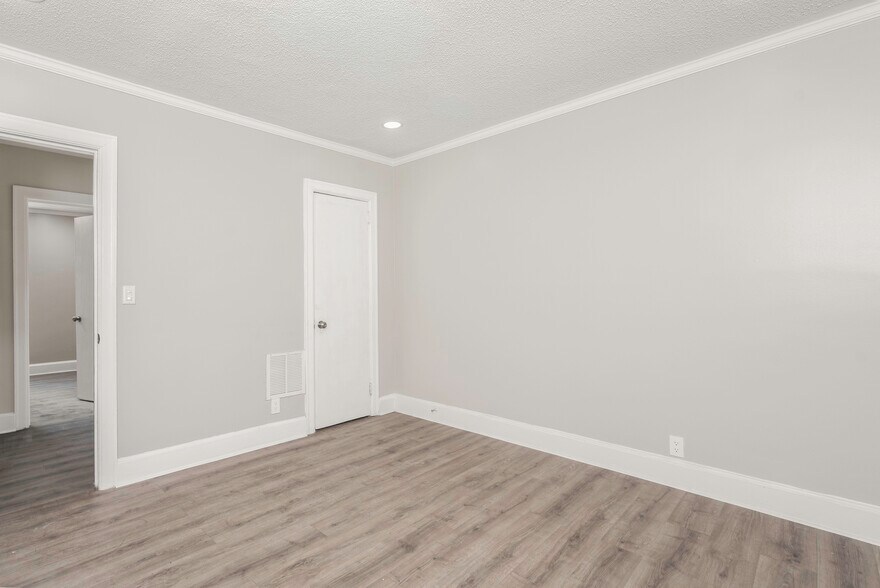 Building Photo - 3412 Southmont Dr