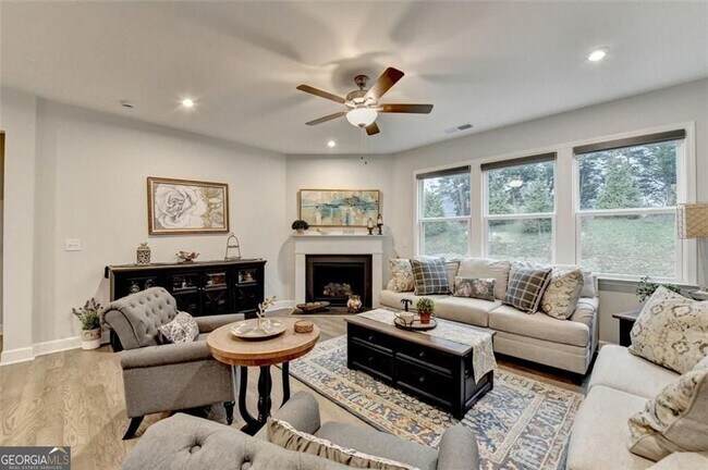 Building Photo - 811 Pineberry Ct