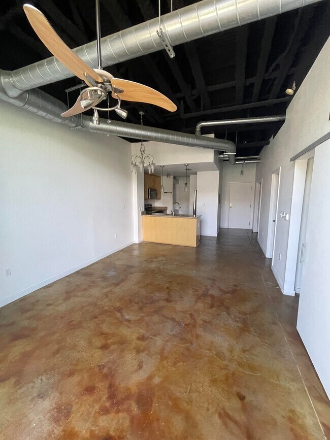 Building Photo - 420 N Adams St