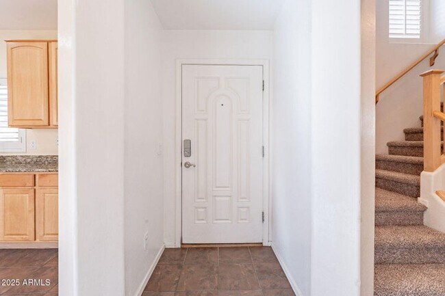 Building Photo - Lifestyle and convenience all in one!