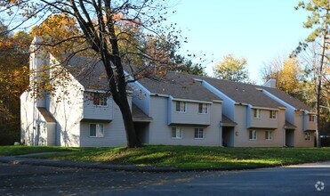 Building Photo - Fox Run Apartments