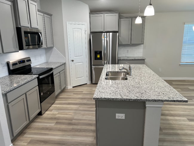 Building Photo - 10905 Hollister Ln