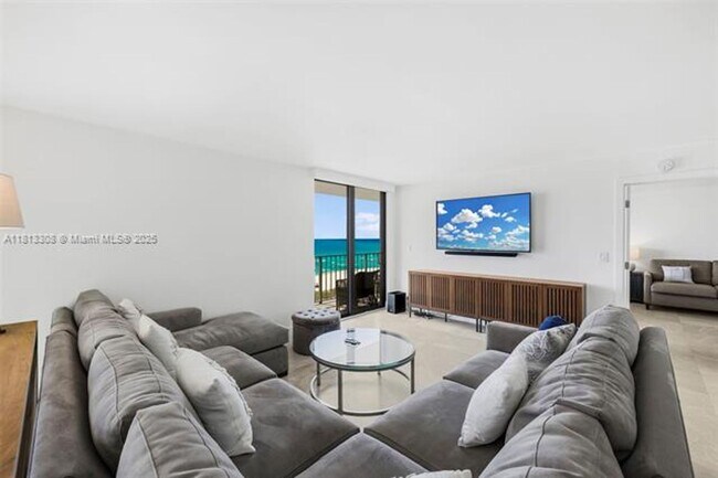 Building Photo - 2625 Collins Ave