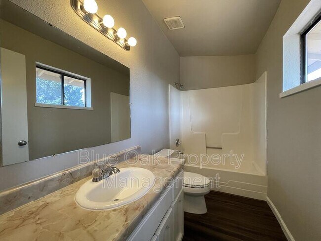 Building Photo - 2811 Morseman Ave