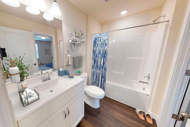 Building Photo - Willet | 4 Bed 3.5 Bath | Garage | 2287 sf | $3120 - $3432 | 8, 9, 13, 14, and 15 month lease terms